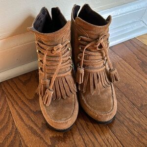 Suede tasseled heels